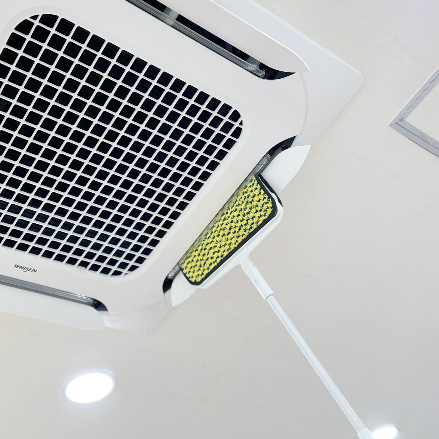 回転ヘッドと 特殊なモップで 拭きも掃きも 高所も低所も 部屋中掃除これ一本！ マジックブルームモップ 特別セット