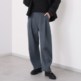 コモエリークローゼット ダーツで操る シルエットパンツ