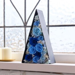 ＧＩＮＺＡ ＳＯＢＩ　ＦＬＯＷＥＲＳ プリザーブドフラワー 三角ボックス フラワーアレンジ “アムールローズツリー”