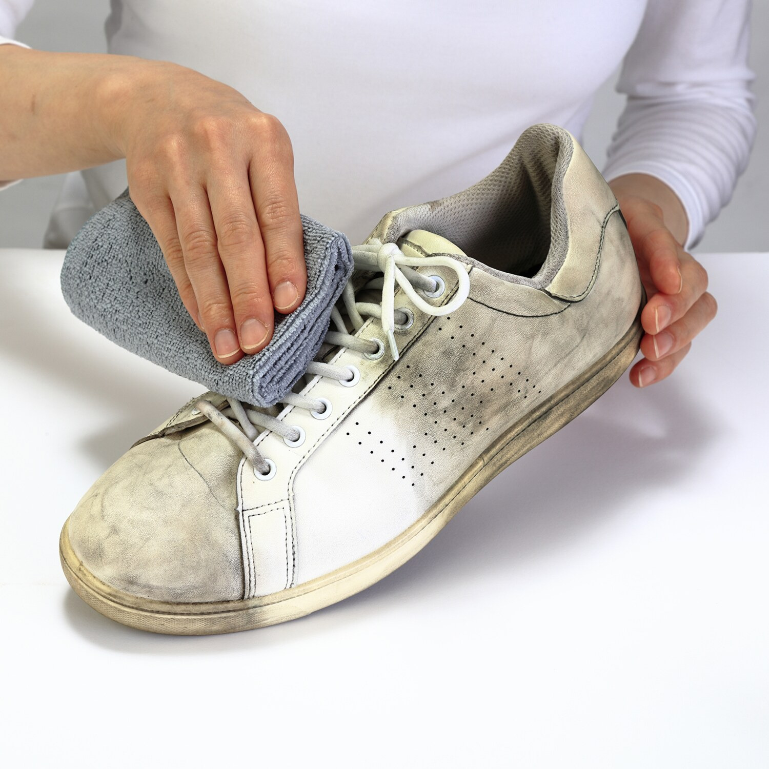 お出かけ前の靴を 今キレイにしたい時・・・ 泡で洗う スニーカーシャンプー 今すぐ ナウウォッシュＱ１０