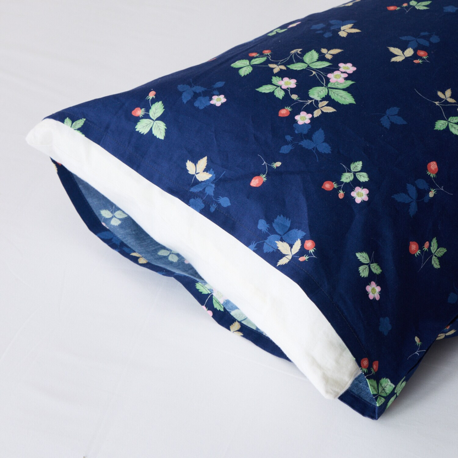 ウェッジウッド ワイルドストロベリー コットン１００％ ピローケース２枚組