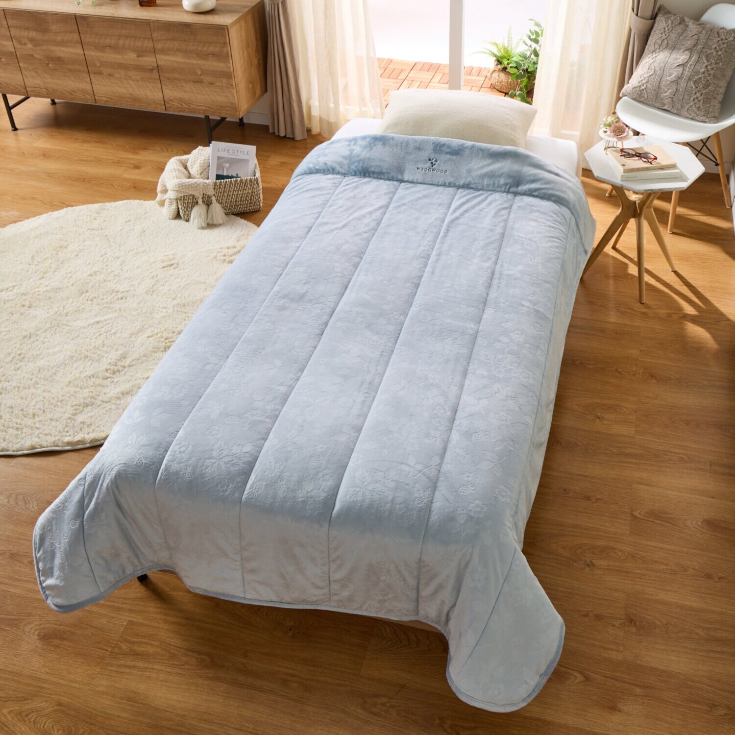 ウェッジウッド ワイルドストロベリー トーンオントーン あったか 型押しキルトケット ＜シングル＞