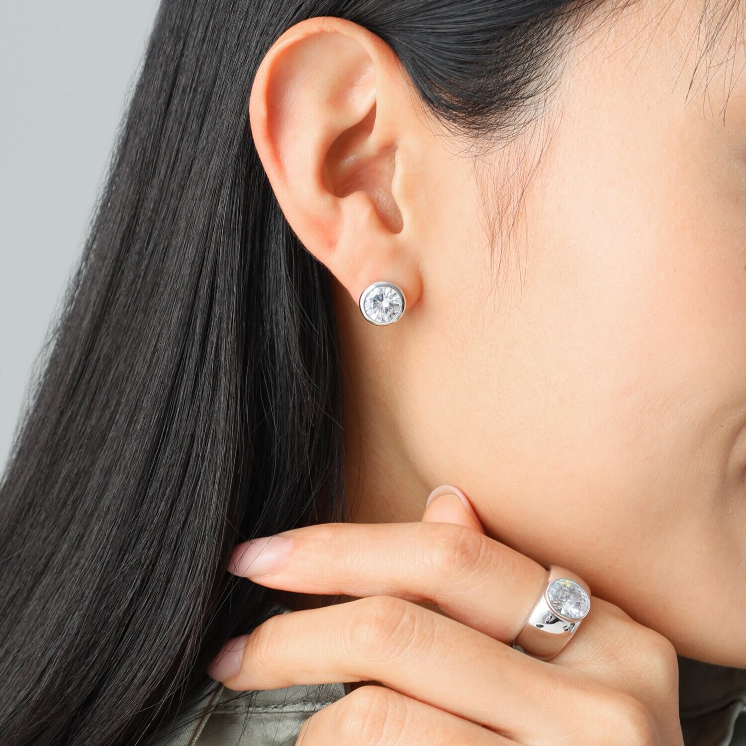 ダイアモア シルバー　ＣＺ ソリティアデザイン ボリューム スタッドピアス