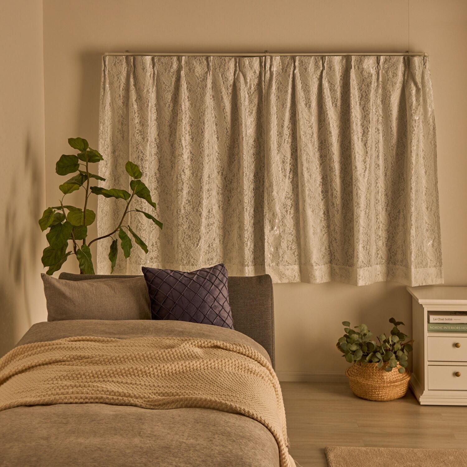 エコファイン 断熱・保温・ＵＶカットで お部屋を快適に エレガントなボタニカル柄 日本製 ２重レースカーテン２枚組 ＜１００×１３３ｃｍ＞