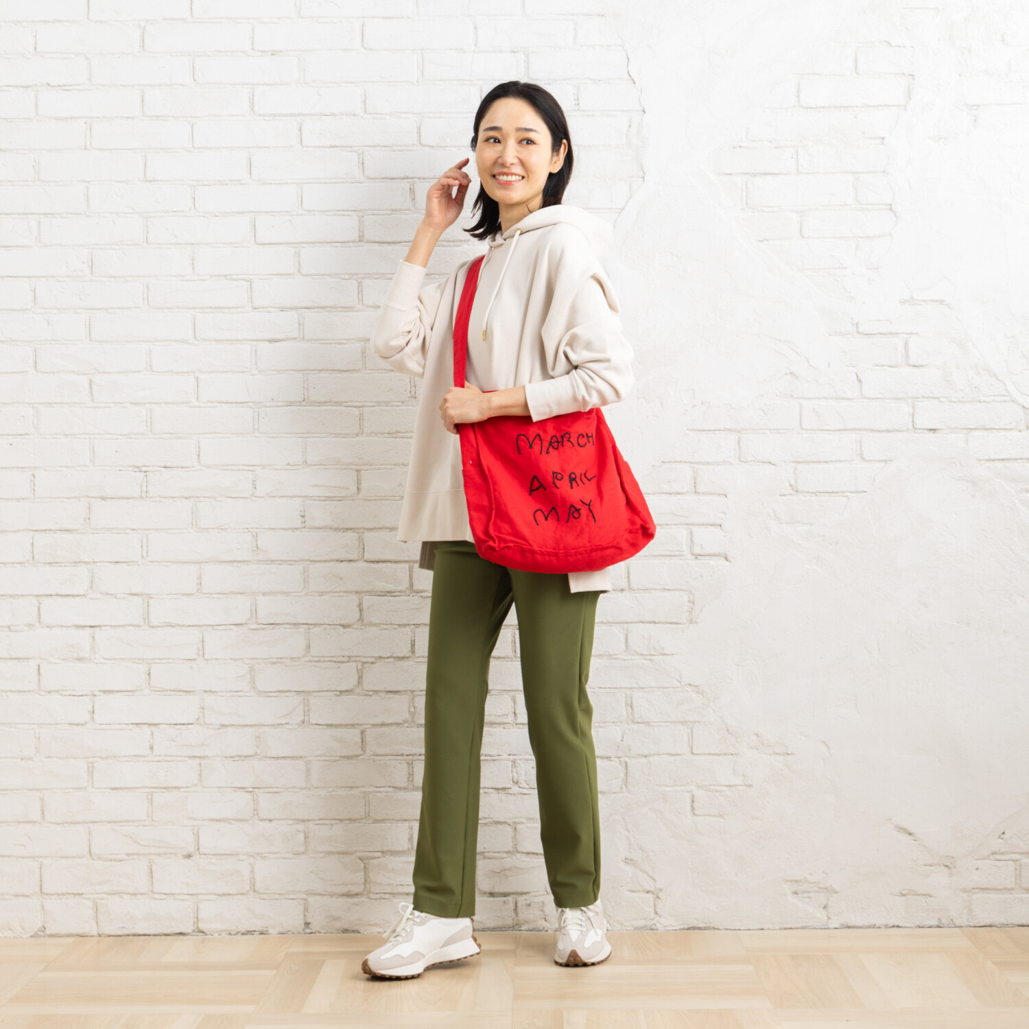 ピーツー え！？はいてないみたい？ 純日本製　美脚ストレート やわらかストレッチパンツ ＜股下６４ｃｍ＞