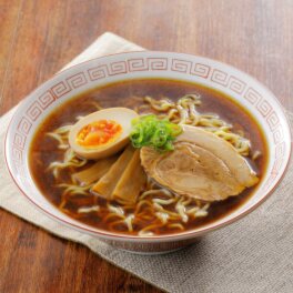 老舗製麺所 素材のこだわりが光る 出雲ラーメン （飛魚だし醤油味）