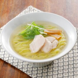 老舗製麺所 素材のこだわりが光る 出雲ラーメン （大山どり塩味）