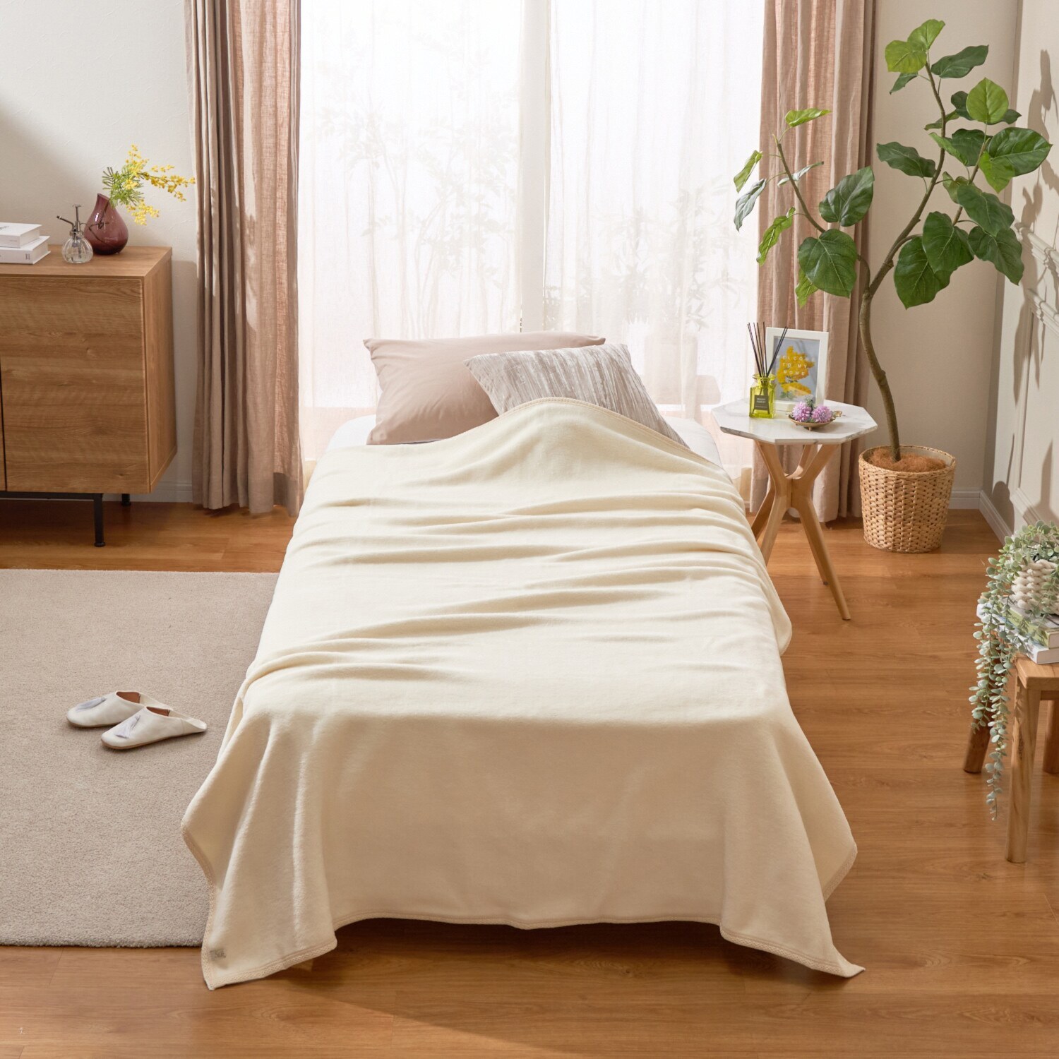 快眠博士 起毛師こだわりの仕上げ 天然シルクの シルクオーラ美 掛け毛布 ＜セミダブル＞