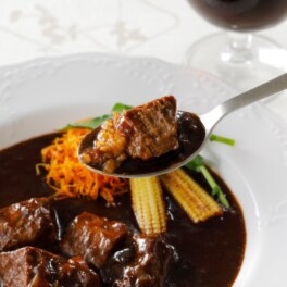 星付きフレンチレストラン ナベノイズム 牛肉のワイン煮 プロヴァンス風