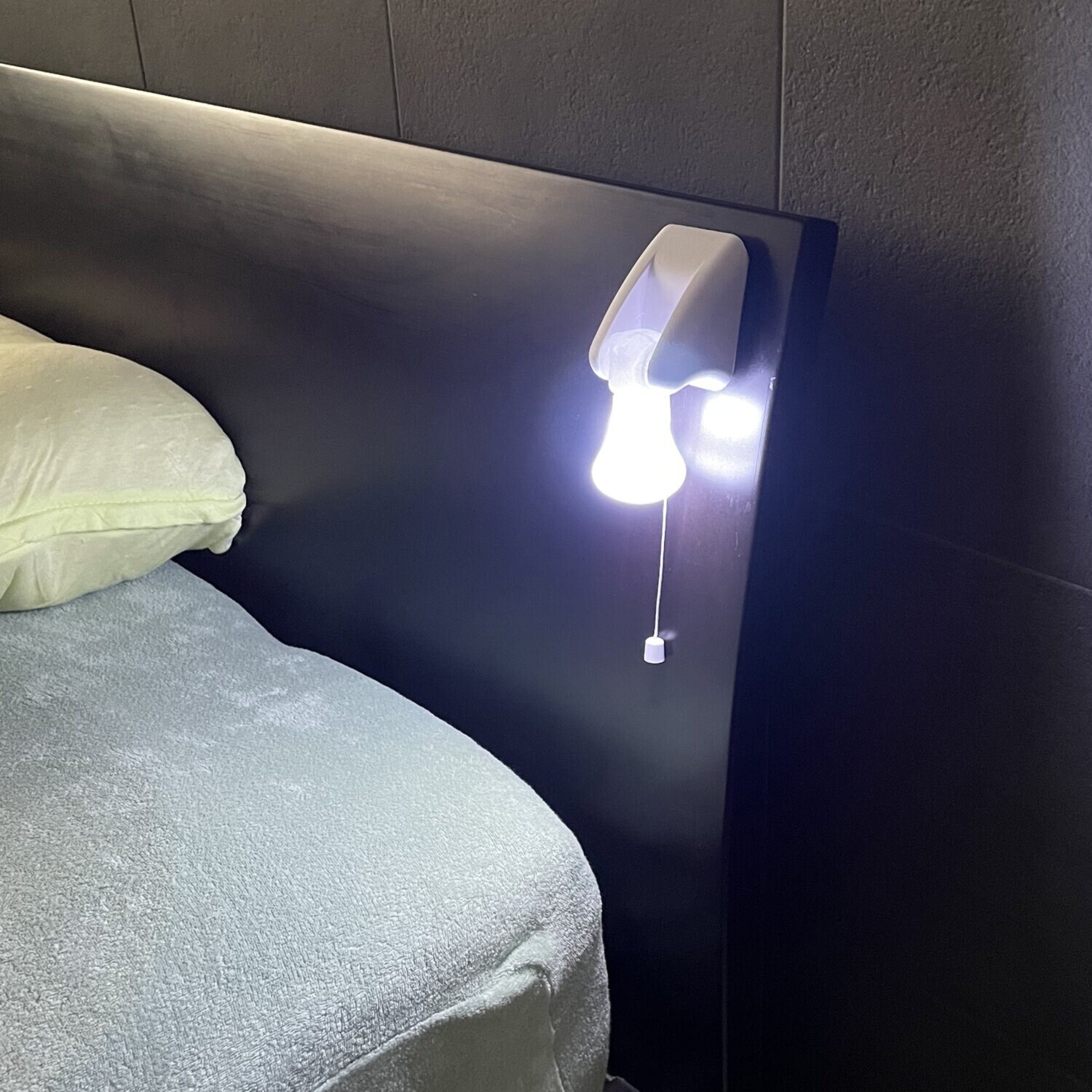 ひもでオンオフ！ 持ち運びもできる 電池式ひも引きライト １０個セット