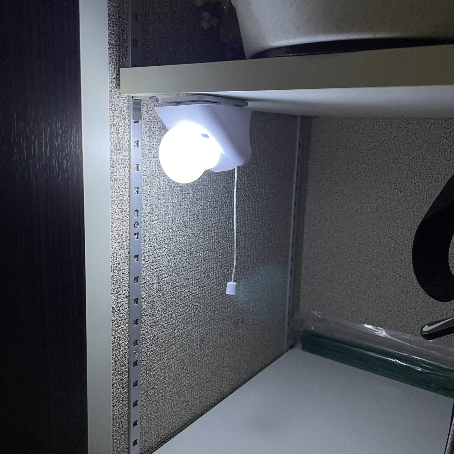 ひもでオンオフ！ 持ち運びもできる 電池式ひも引きライト １０個セット