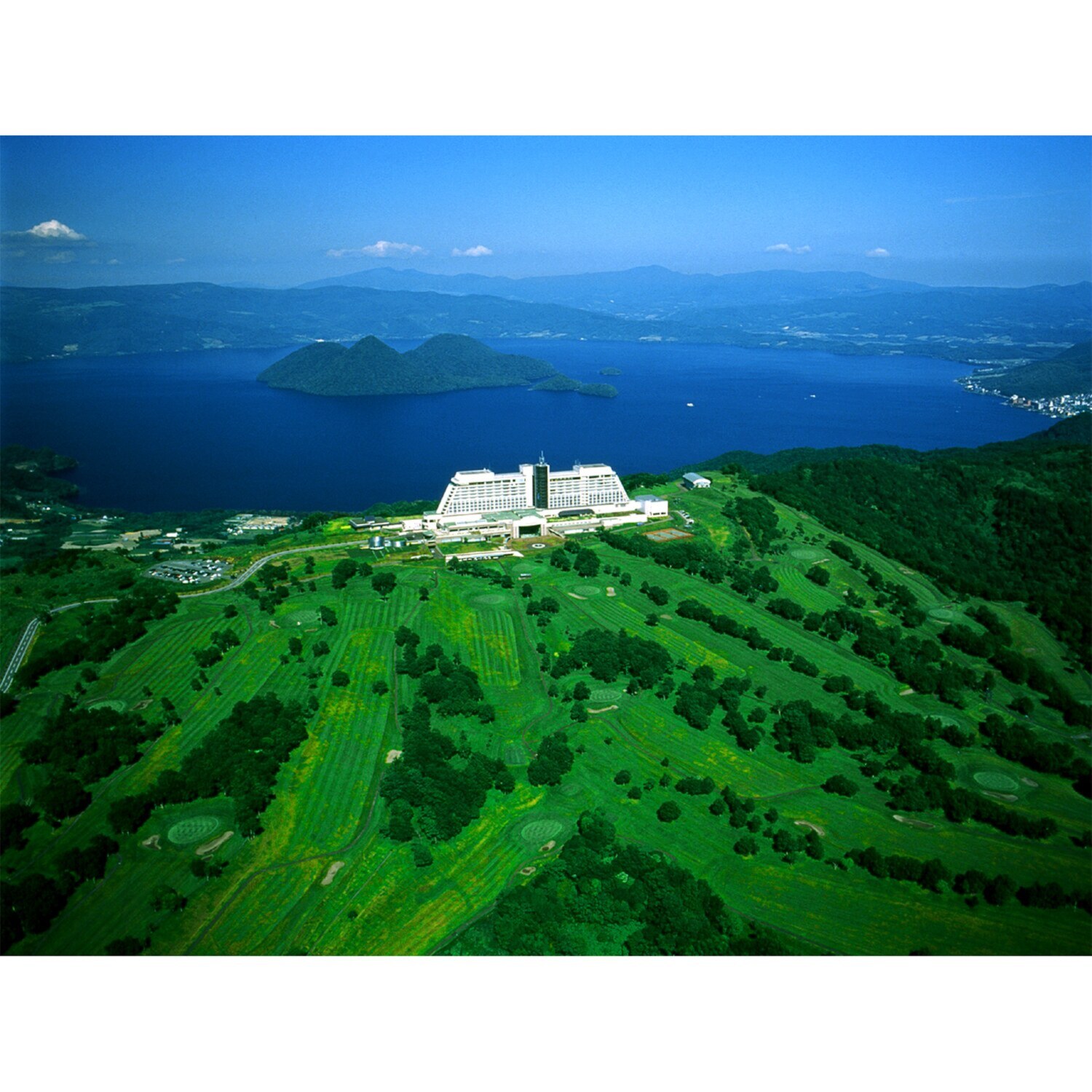 大人時間を愉しむ 初夏の北海道４日間 ２名１室 ＜神戸空港発着＞ 
