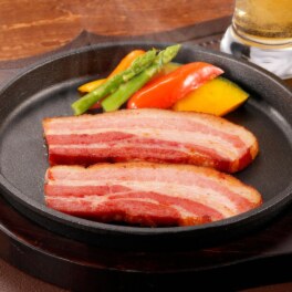 十勝＜十勝池田食品＞ 北海道産豚肉使用！ 乾塩ベーコン （厚切りスライス）