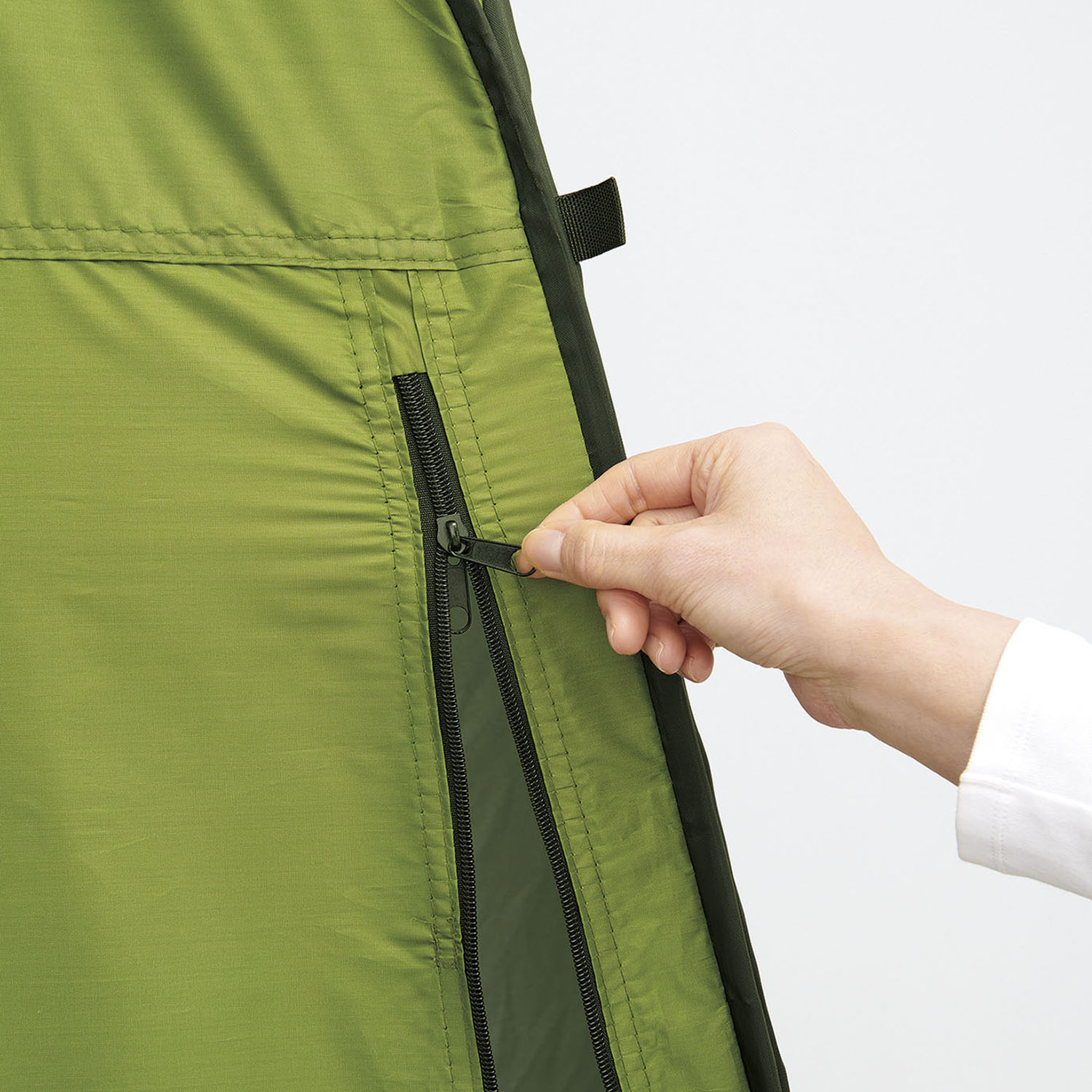 ワンタッチでパッと開く コンパクトで簡単組み立て 緊急トイレテント