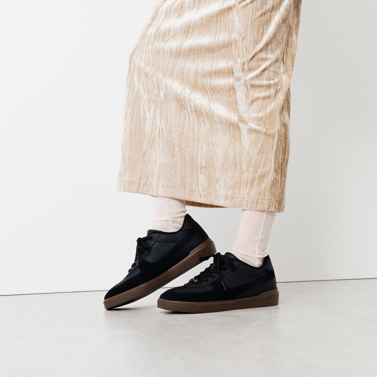 卑弥呼 はっ水 牛革スエードコンビ コートソールスニーカー