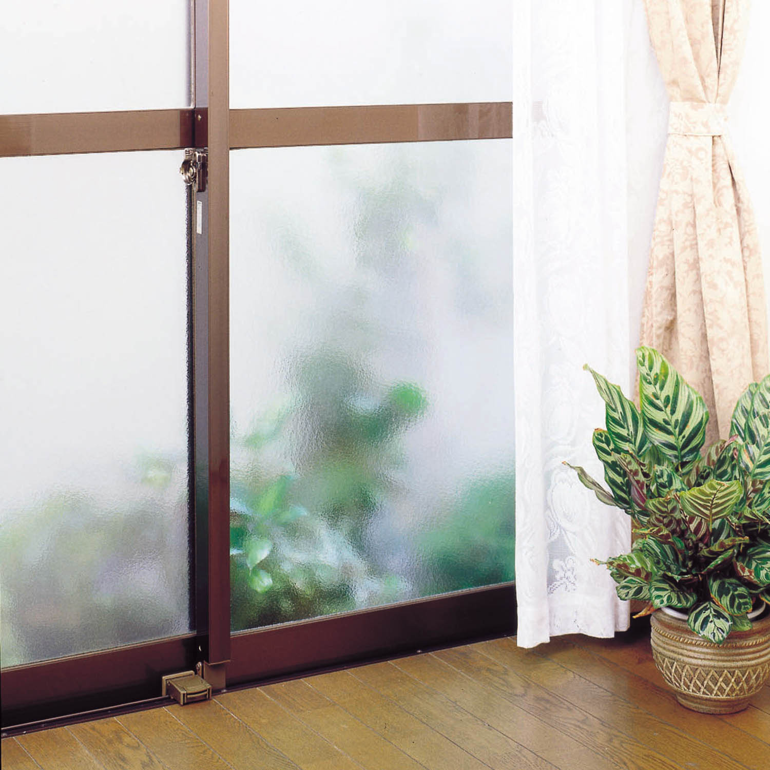 取付簡単 窓と窓枠をがっちり固定し 建物侵入の抑止力に！ 簡易補助錠 マドガチットセット