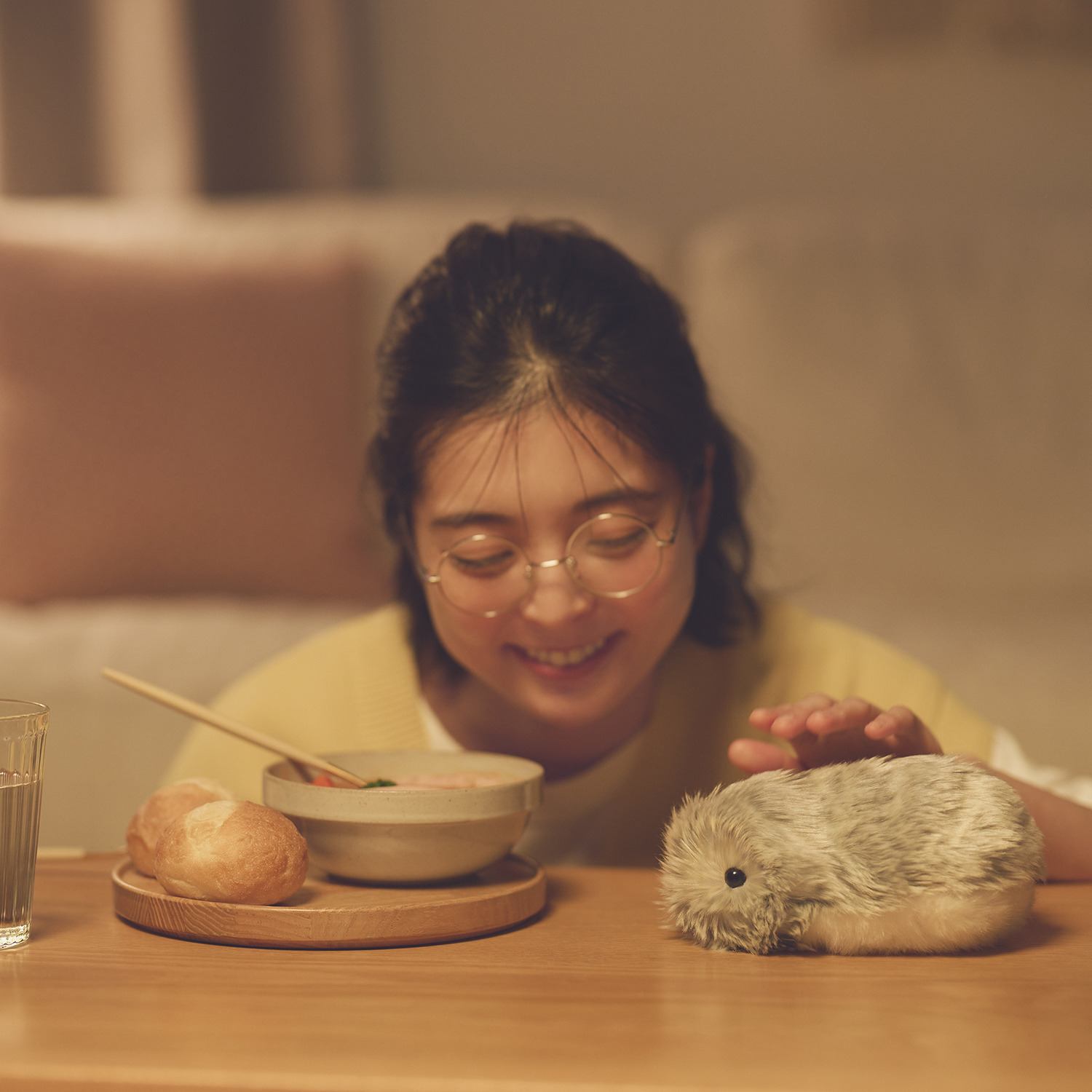 カシオ 人とふれあうことで 個性が育つ 感情をもつＡＩペット モフリン