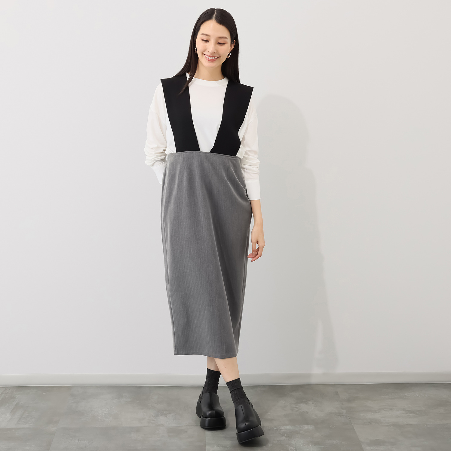 ウノ・ウノ・ドゥーエ 大人Ｉライン ジャンパースカート