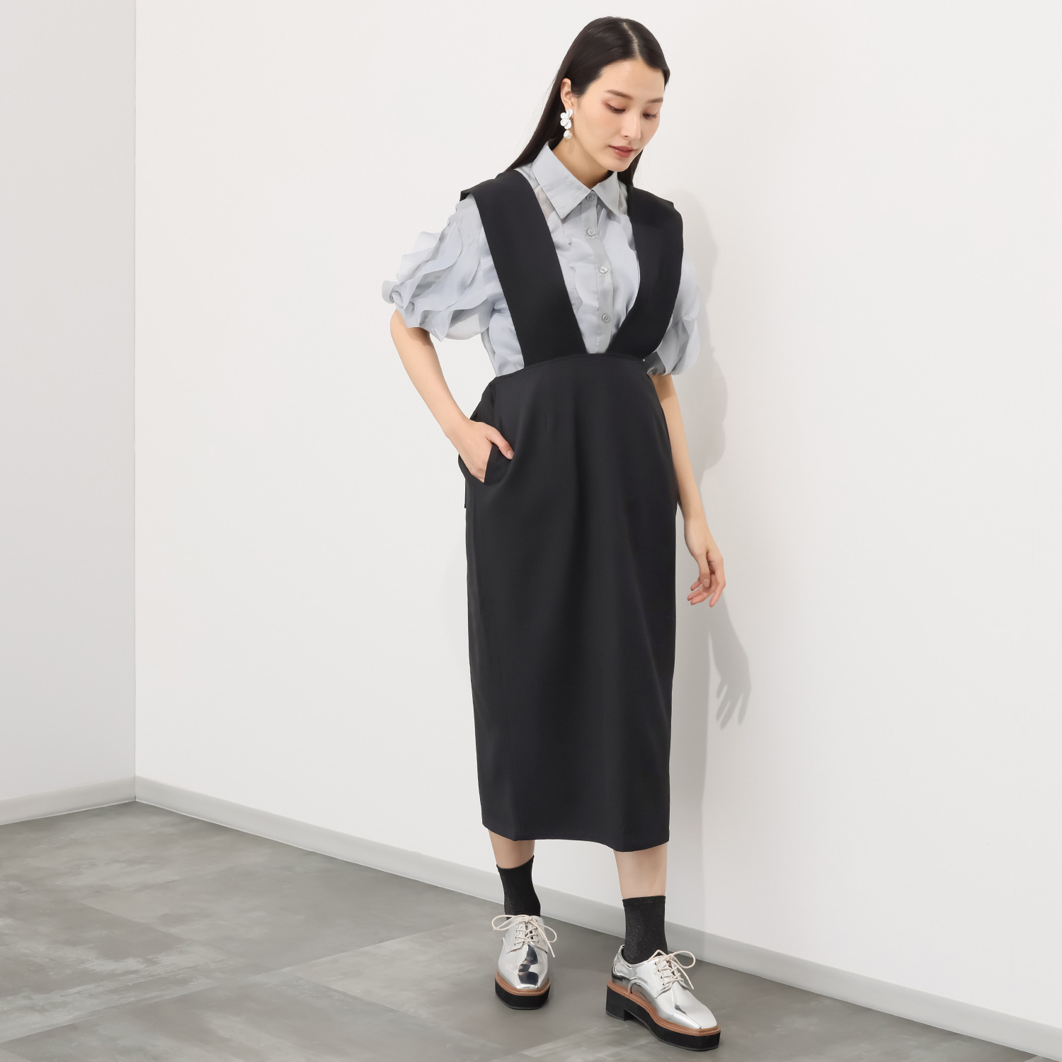 ウノ・ウノ・ドゥーエ 大人Ｉライン ジャンパースカート