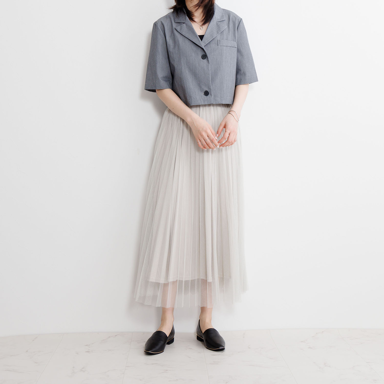 卑弥呼 ＜日本製＞はっ水本革 メタルライン フラットパンプス