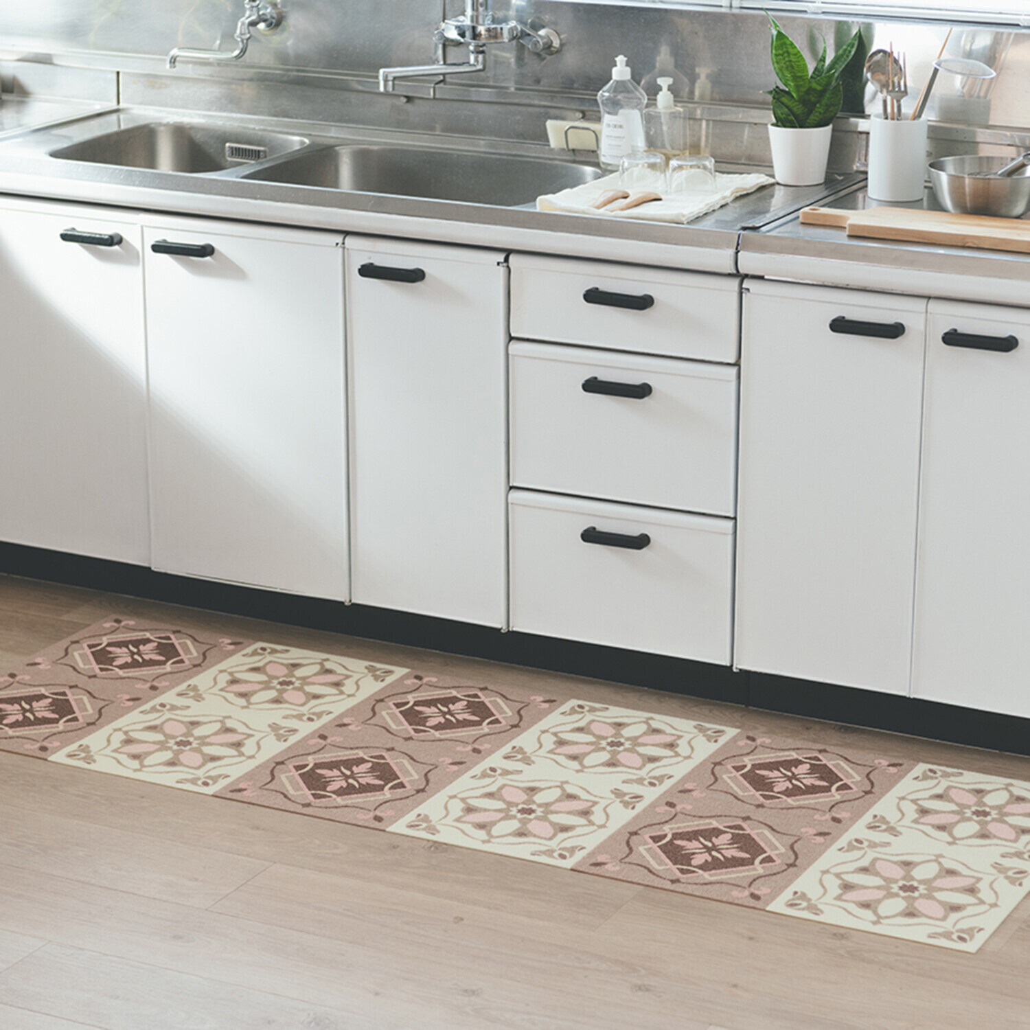 おくだけ吸着 消臭・はっ水・防汚機能付 タイルマット モロッコタイル柄 同色４枚セット