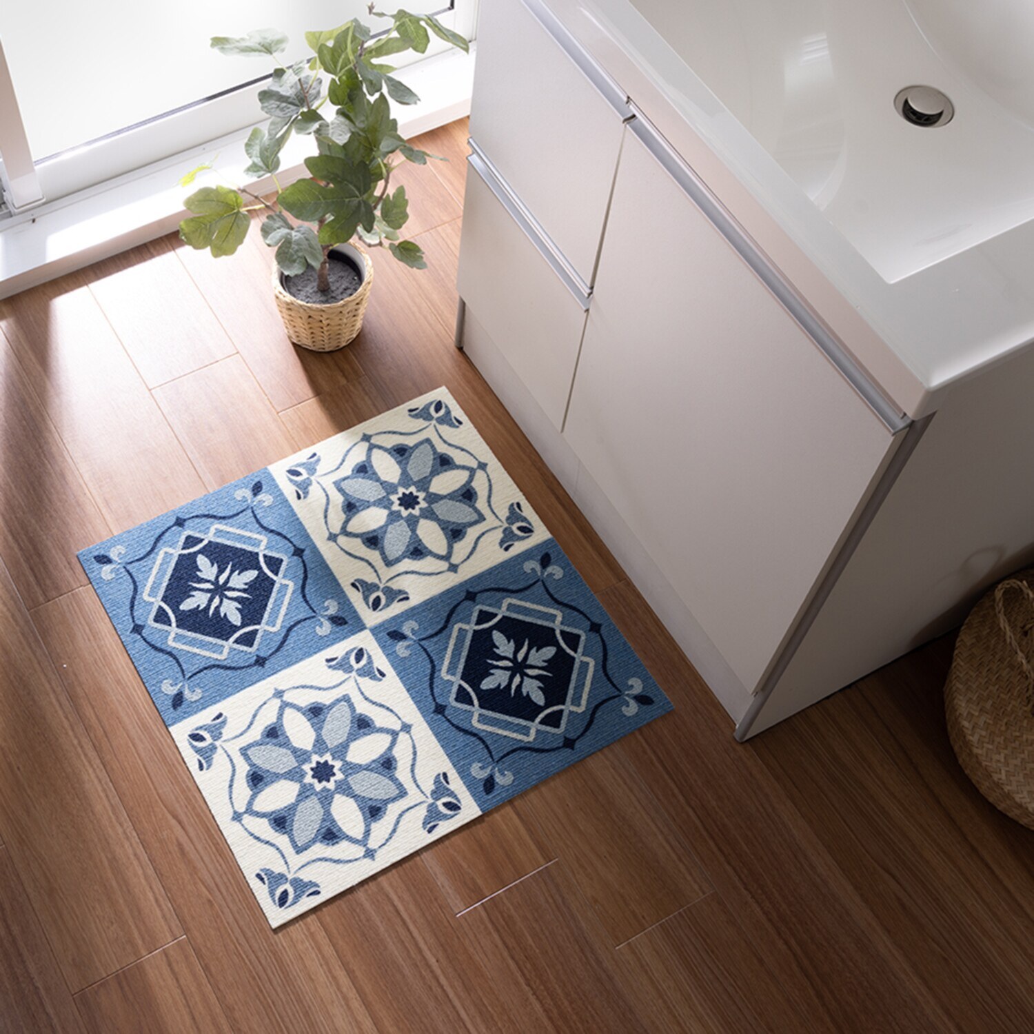 おくだけ吸着 消臭・はっ水・防汚機能付 タイルマット モロッコタイル柄 同色４枚セット