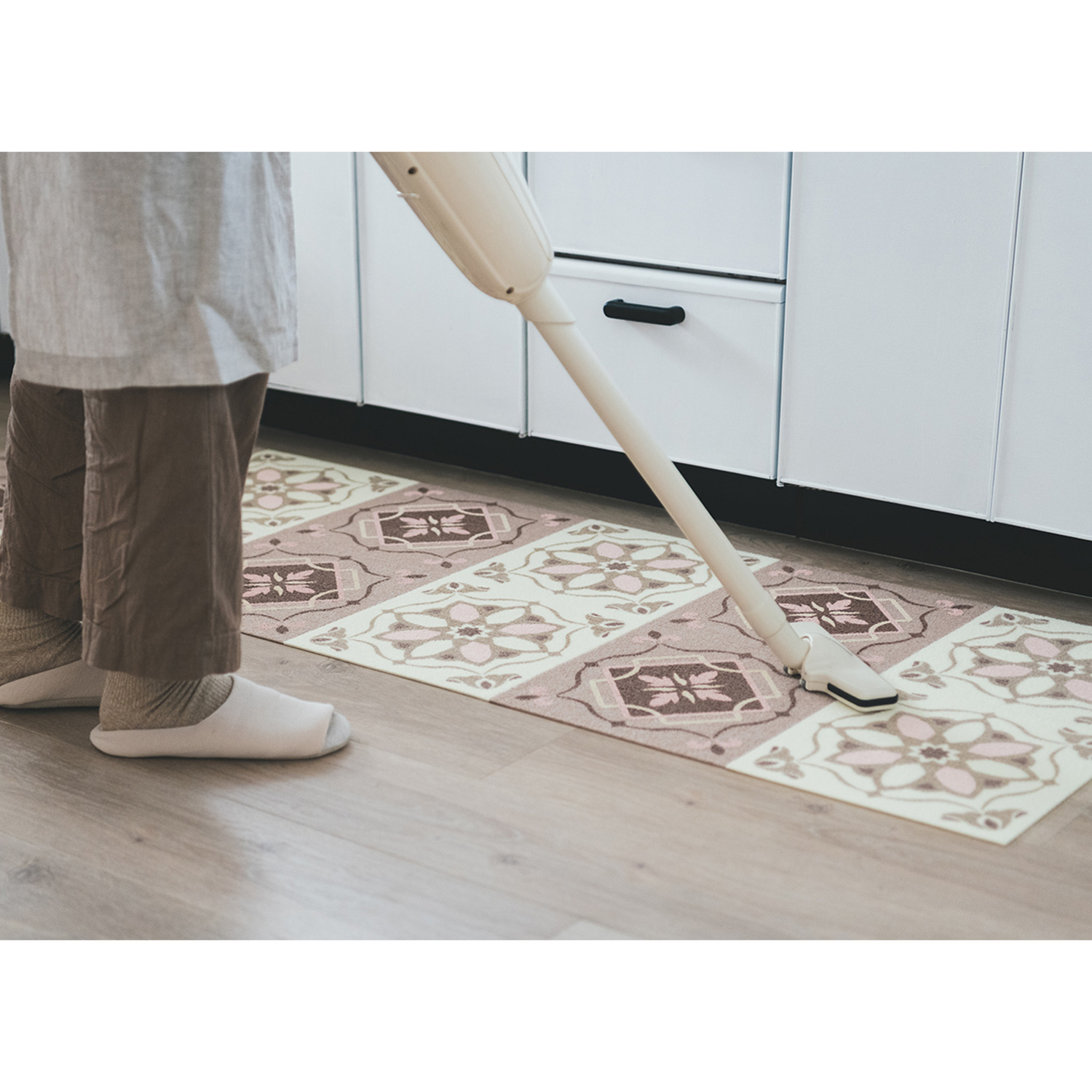 おくだけ吸着 消臭・はっ水・防汚機能付 タイルマット モロッコタイル柄 同色４枚セット