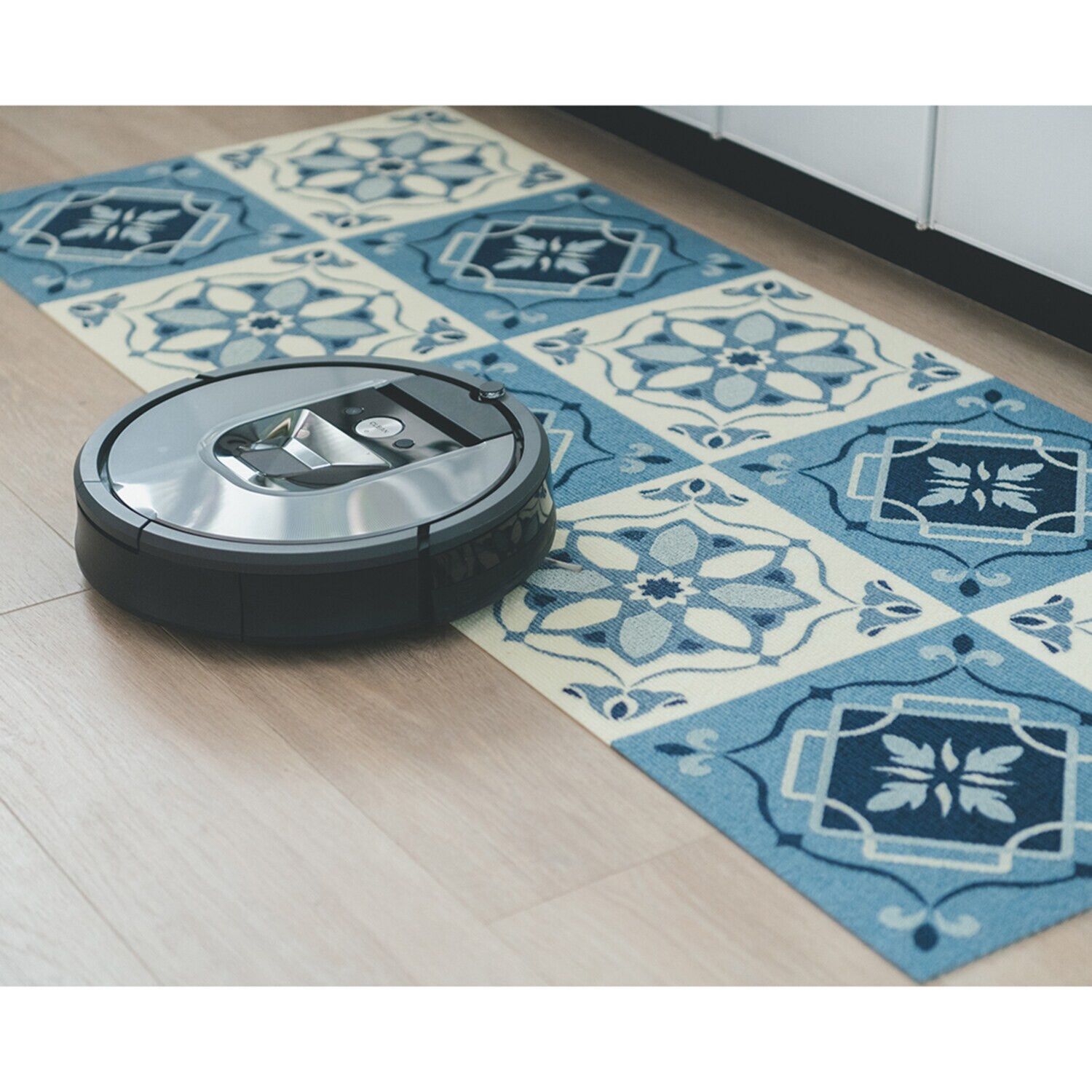 おくだけ吸着 消臭・はっ水・防汚機能付 タイルマット モロッコタイル柄 同色４枚セット