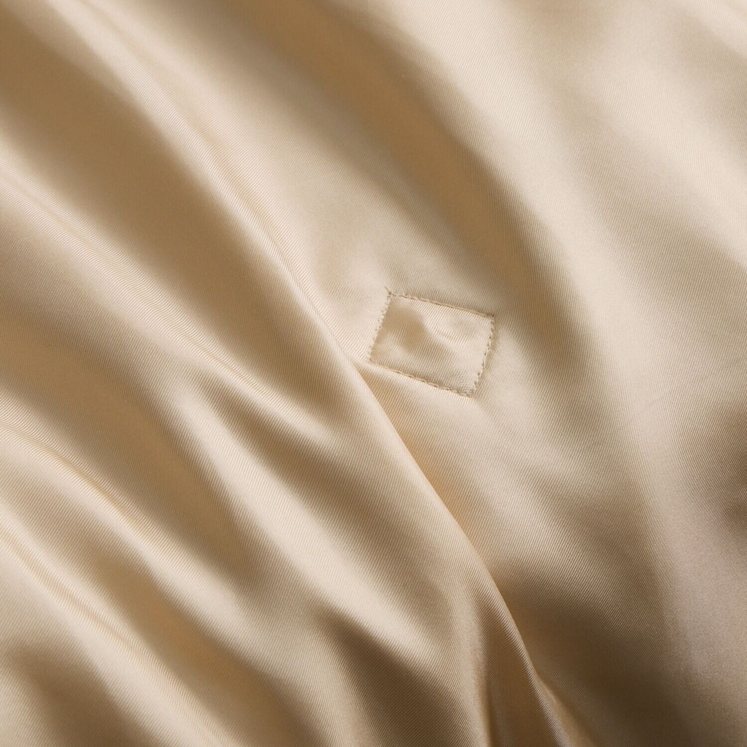 ｎｉｓｈｉｋａｗａ　西川 生地も中わたも シルク１００％！ 日本製 オールシルク 洗える真綿肌掛けふとん ＜ダブル＞