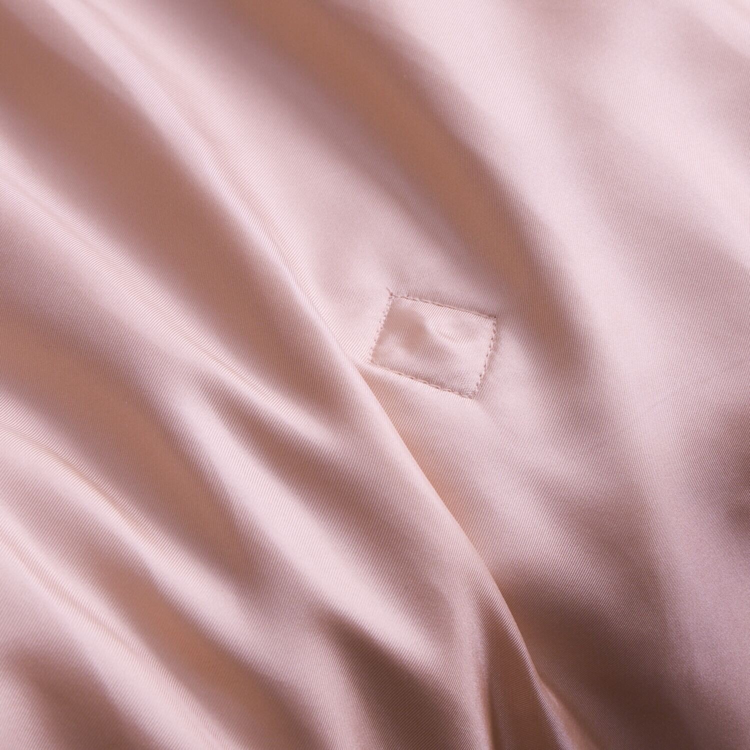 ｎｉｓｈｉｋａｗａ　西川 生地も中わたも シルク１００％！ 日本製 オールシルク 洗える真綿肌掛けふとん ＜ダブル＞