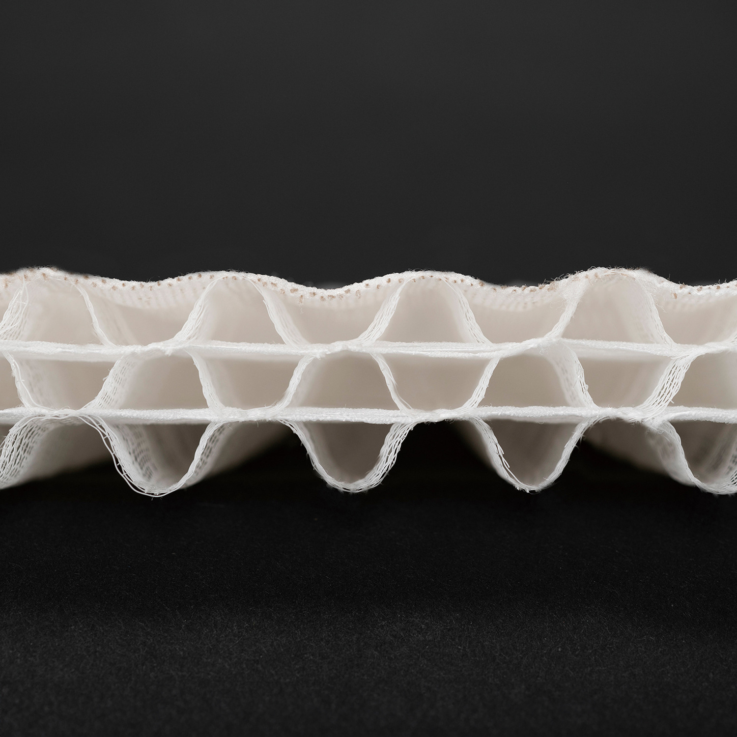 ｎｉｓｈｉｋａｗａ　西川 涼やか＆心地よい弾力！ エアーサイクロンを使った ふわもちエアロパフピロー