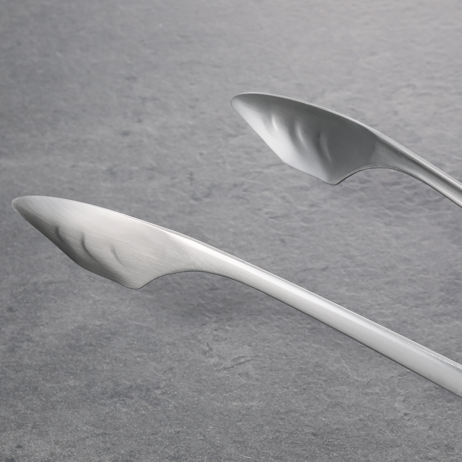 先端が浮く 自立するデザインが魅力 新潟県燕市の 伝統技術の結晶 グローバルトング （Ｌ：ＫＶＴＧ．０２）