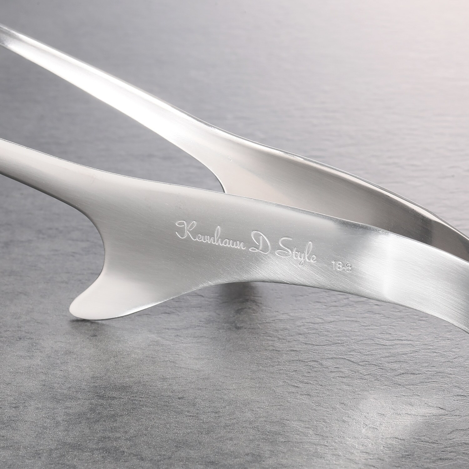 先端が浮く 自立するデザインが魅力 新潟県燕市の 伝統技術の結晶 グローバルトング （Ｌ：ＫＶＴＧ．０２）