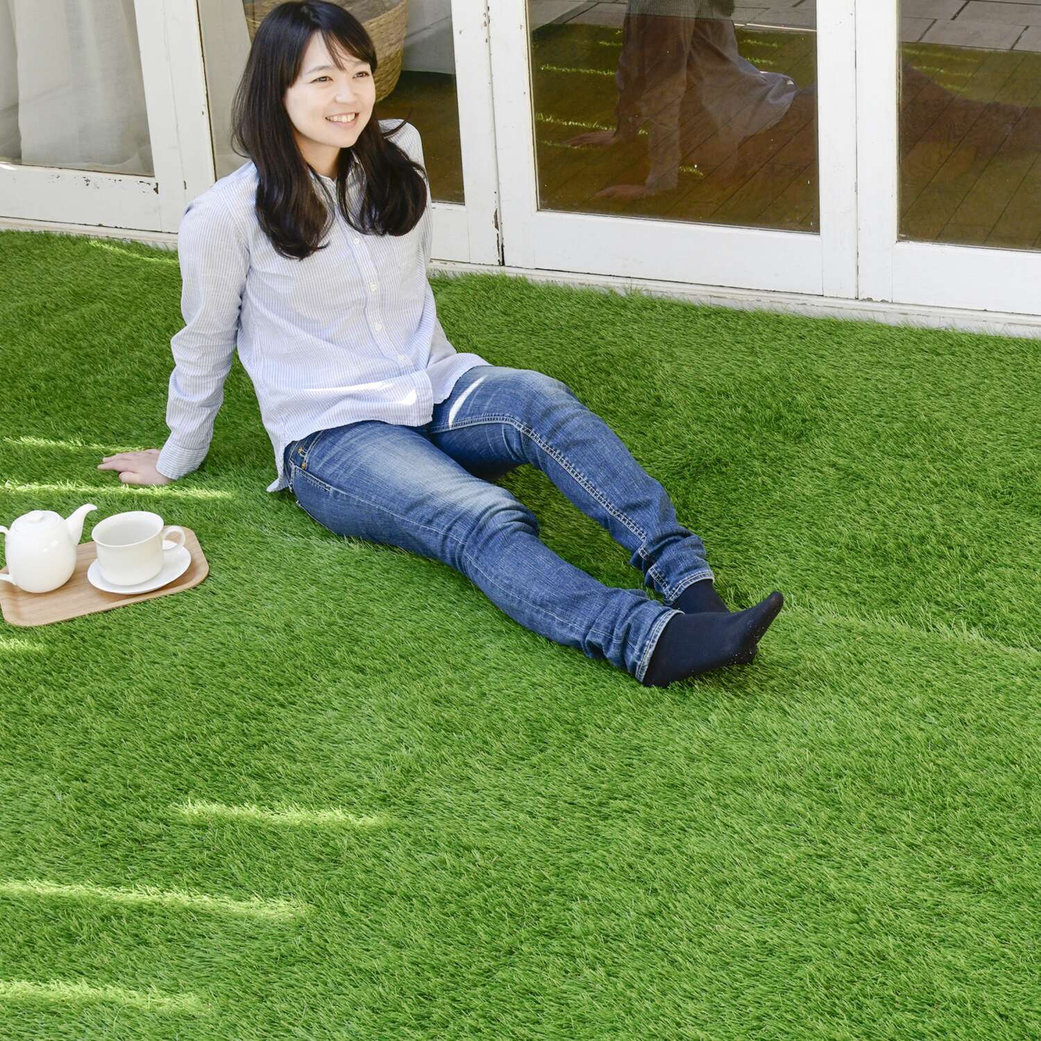 敷くだけ簡単設置で 雑草を生えにくく！ 見た目と質感にこだわった まるで天然芝の リアル人工芝 ＜１×５ｍ＞