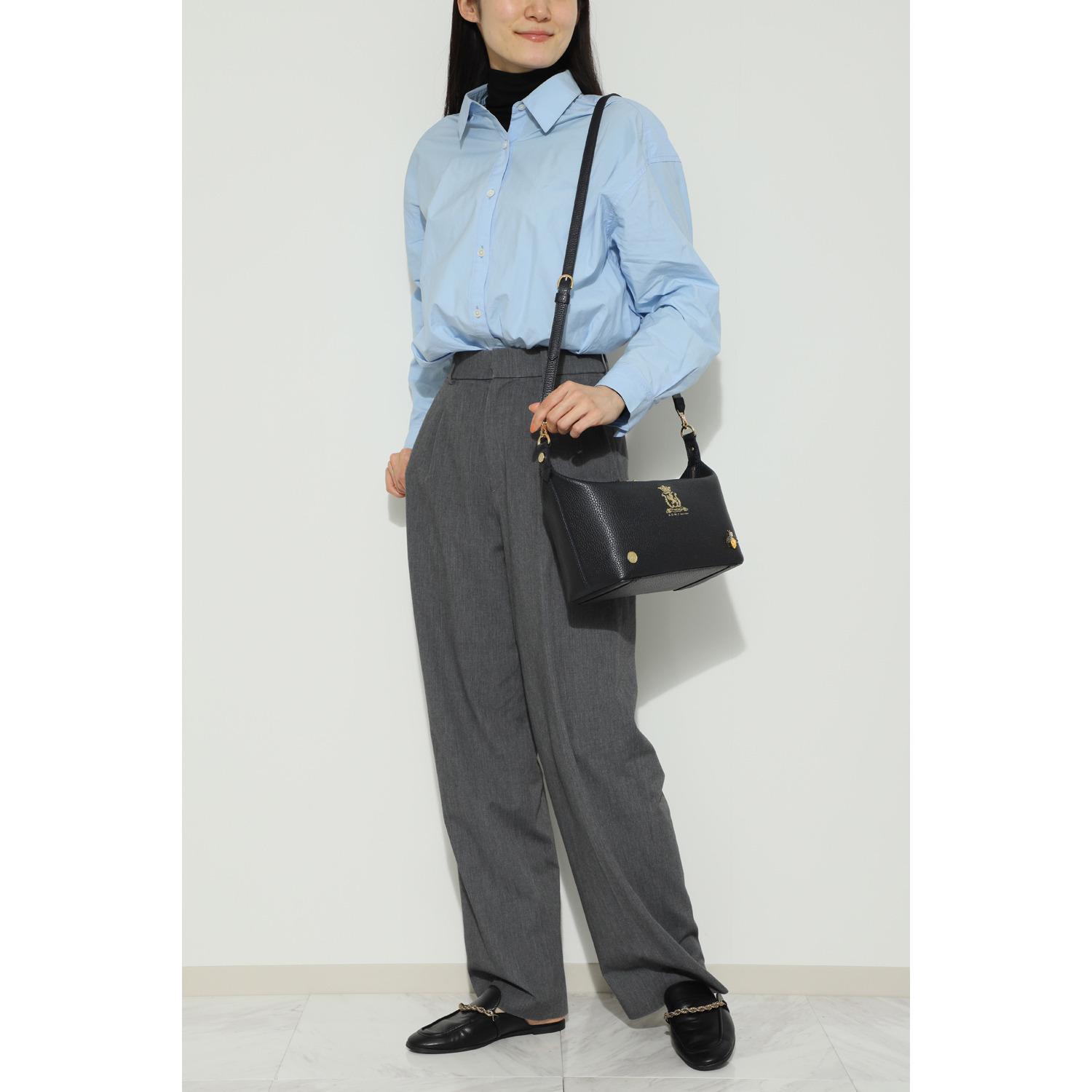 エーディーエムジェイ 牛革シュリンク型押し ＴＨＥ　ＢＥＥ クロスボディバッグ