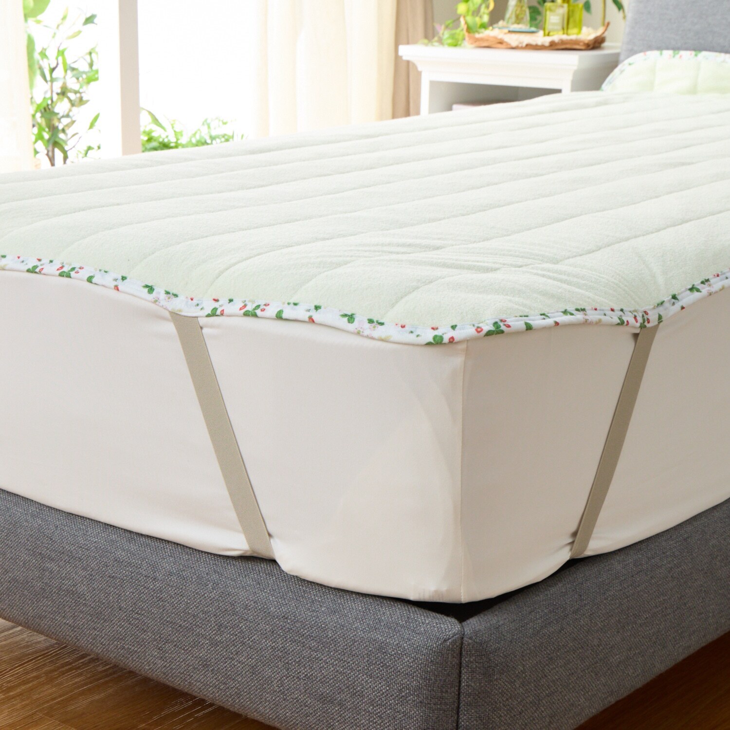 ウェッジウッド ワイルドストロベリー リバーシブル敷きパッド ＜シングル＞