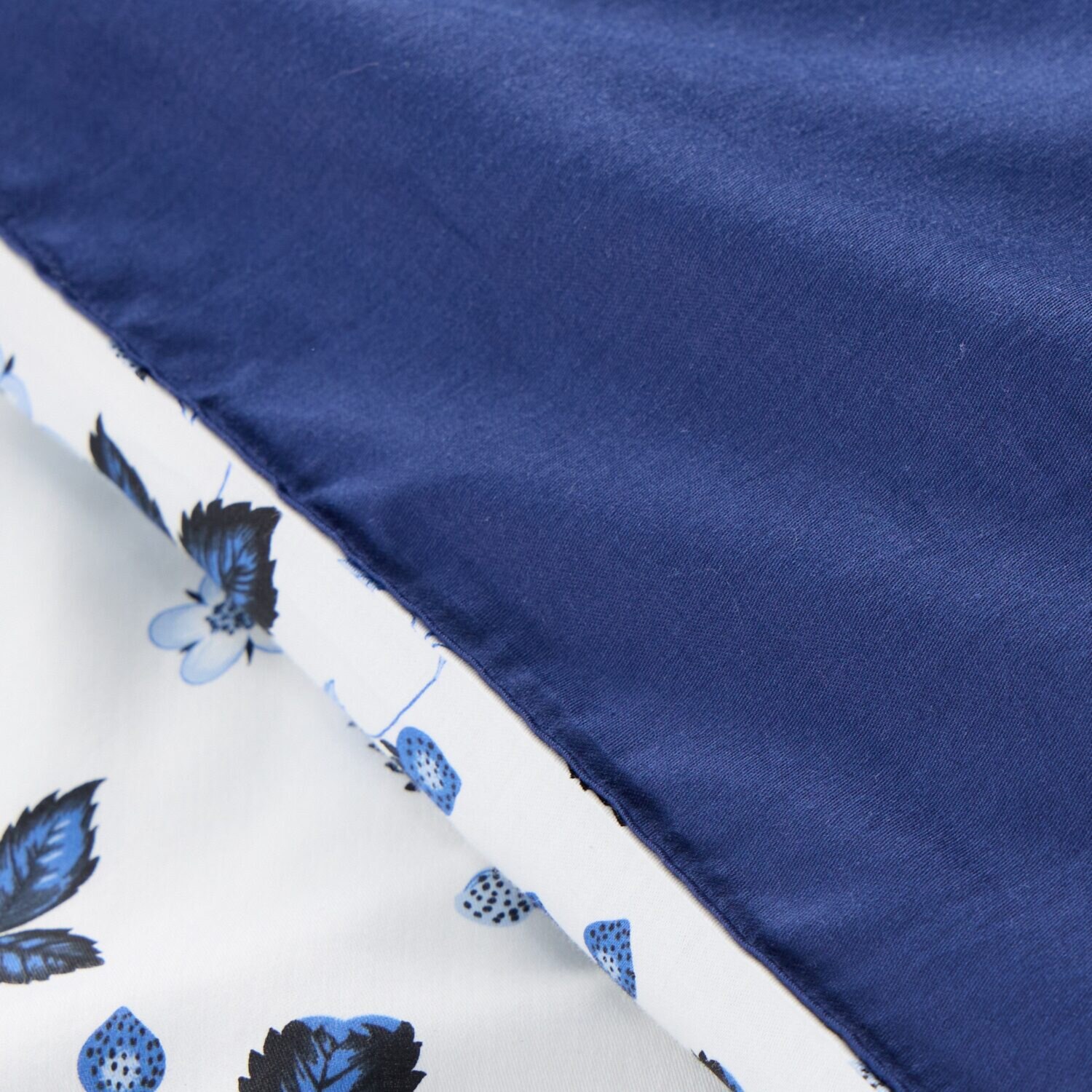 ウェッジウッド ストロベリーインクブルー コットンサテン掛けカバー ＜シングル＞