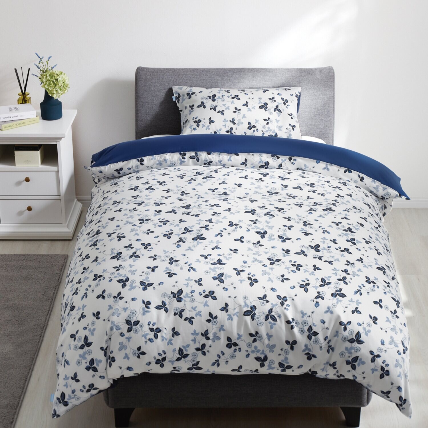 ウェッジウッド ストロベリーインクブルー コットンサテン掛けカバー ＜シングル＞