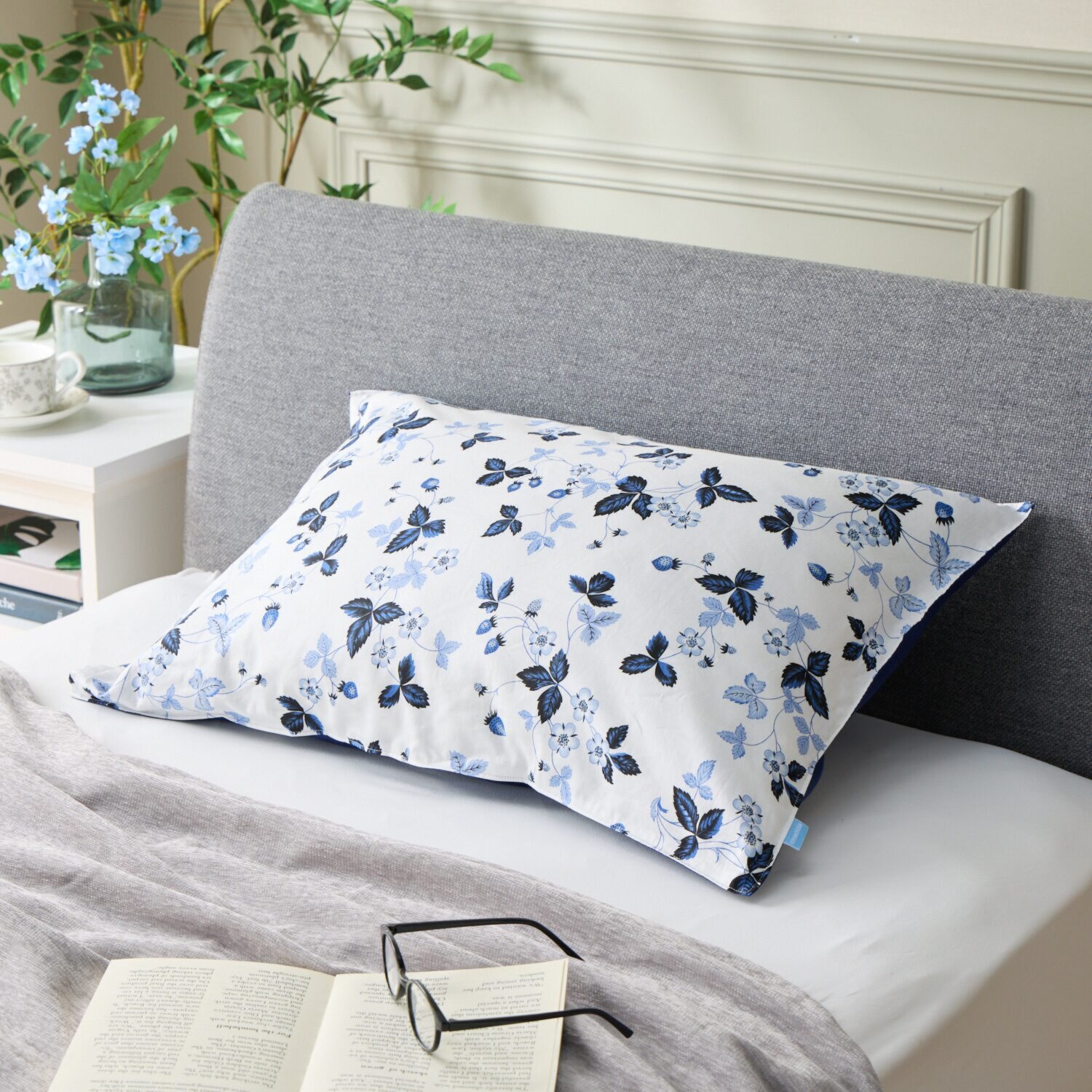 ウェッジウッド ストロベリーインクブルー コットンサテン ピロケース 