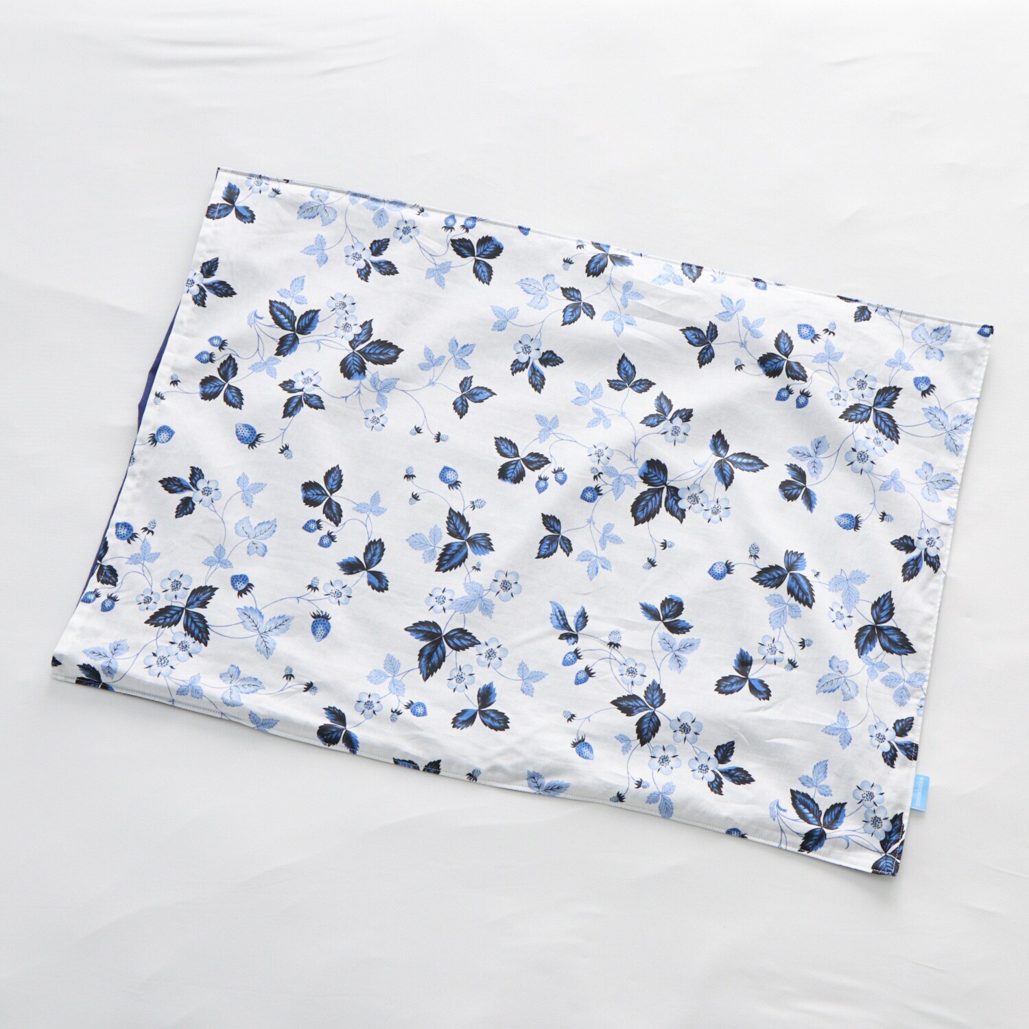 ウェッジウッド ストロベリーインクブルー コットンサテン ピロケース 