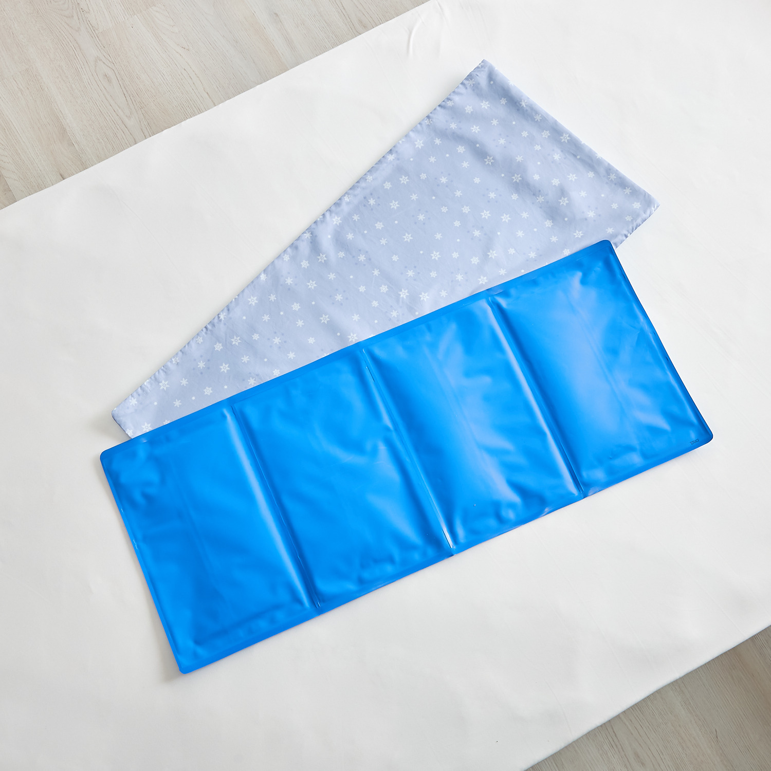 アイスジャパン ひんやりが長持ち！ 冷凍不要の 室蘭ひゃっこいマット ＩＣ２５ 専用冷感カバー付