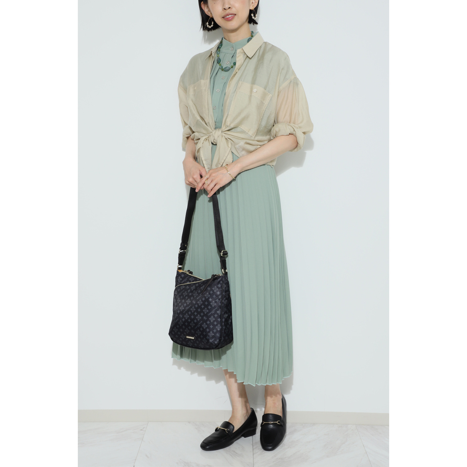 クリスチャン　オリビエ はっ水モノグラム柄 ダブルＬ字ファスナー 軽量縦ショルダーバッグ 