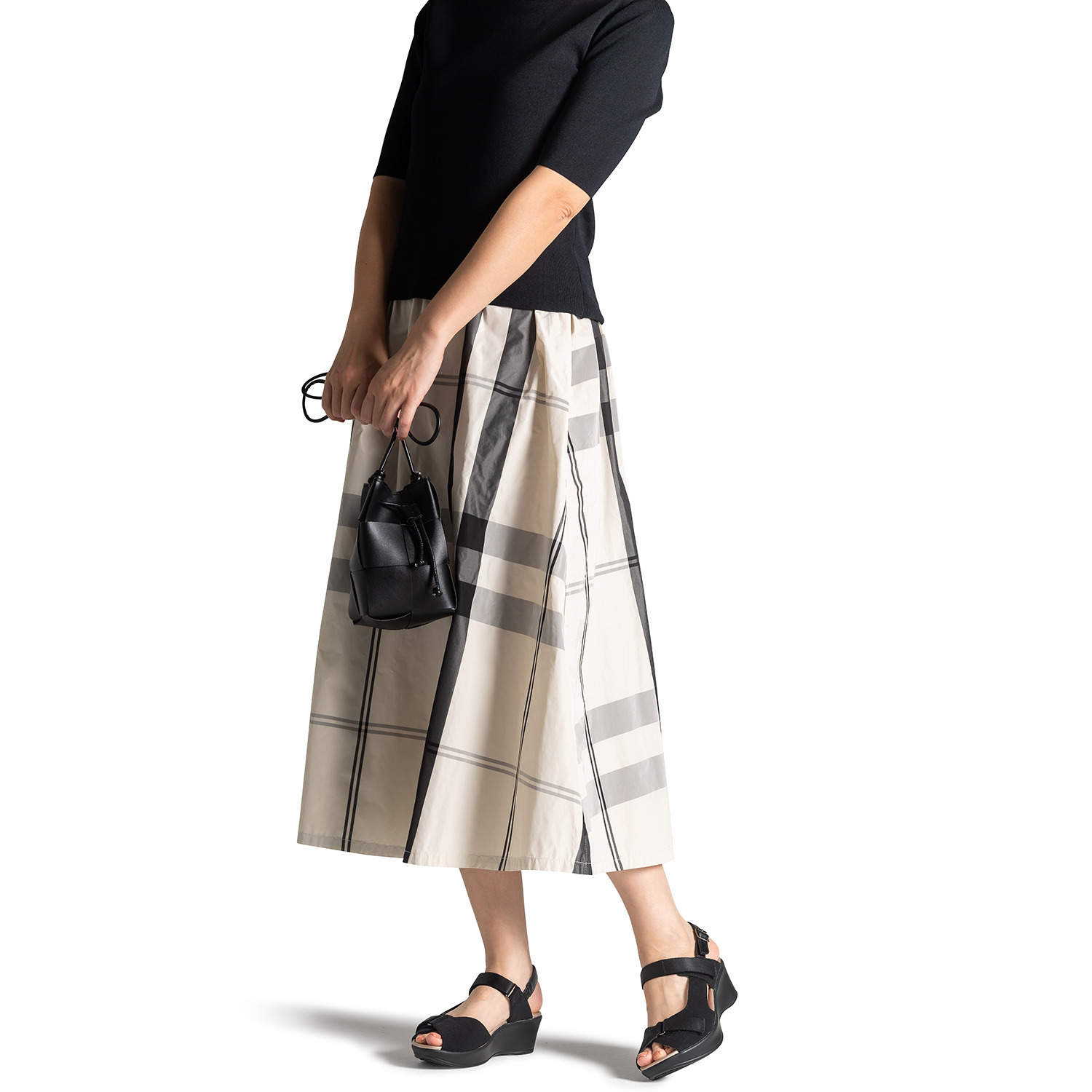 アーチフィッター 足裏の３点アーチを 正しい位置でサポート！ ウォーキングサンダル １３０ ＜グログランアクセント＞