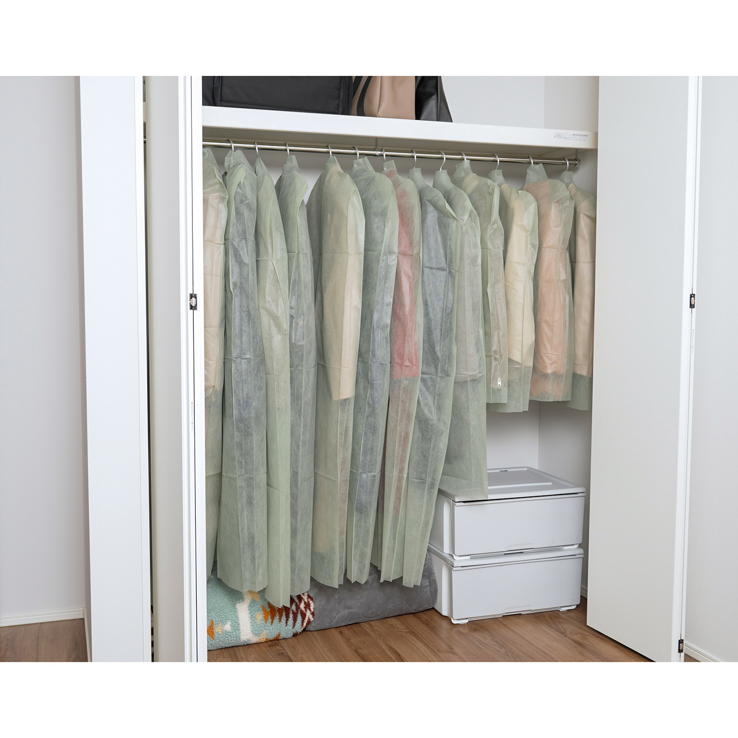 クラレトレーディング ノウハウとこだわりが たっぷり詰まった 防虫洋服カバー ムシヨラン