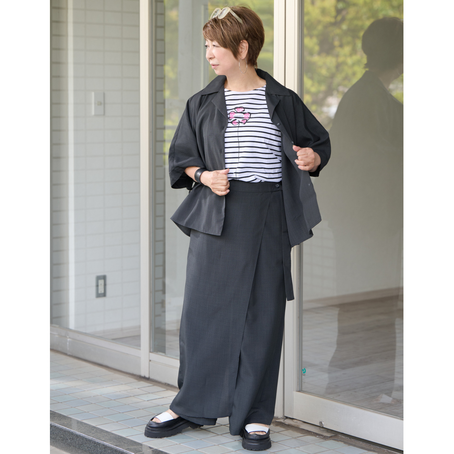 ウノ・ウノ・ドゥーエ 軽くて涼しい シワになりにくい こなれショート丈 バックギャザー シャツジャケット