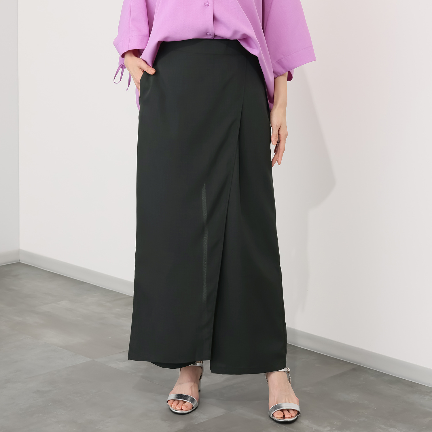 ウノ・ウノ・ドゥーエ 軽くて涼しい シワになりにくい 楽ちん着脱 ラップ風ワイドパンツ