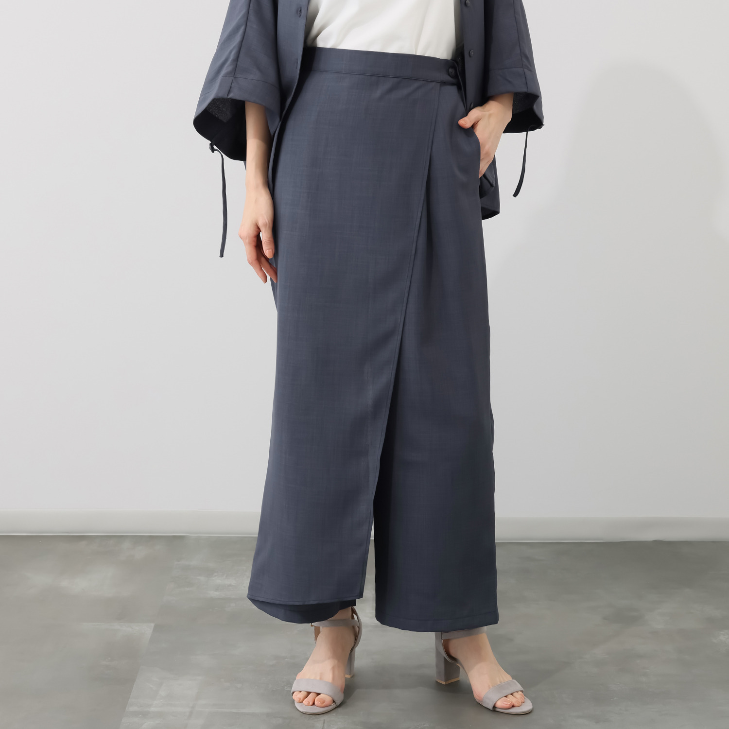 ウノ・ウノ・ドゥーエ 軽くて涼しい シワになりにくい 楽ちん着脱 ラップ風ワイドパンツ