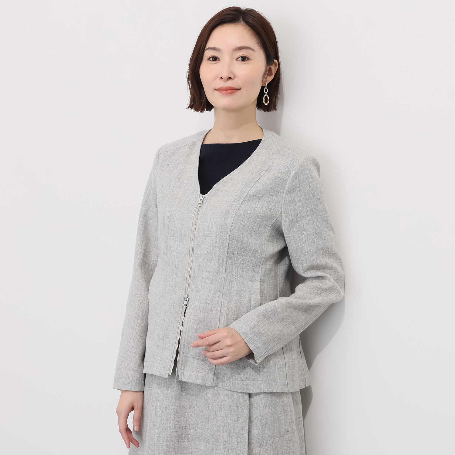 レア　ジェム 天然素材のマリアージュ フレンチリネンとウールで 大人の上質カジュアルを シャープにまとうブルゾン