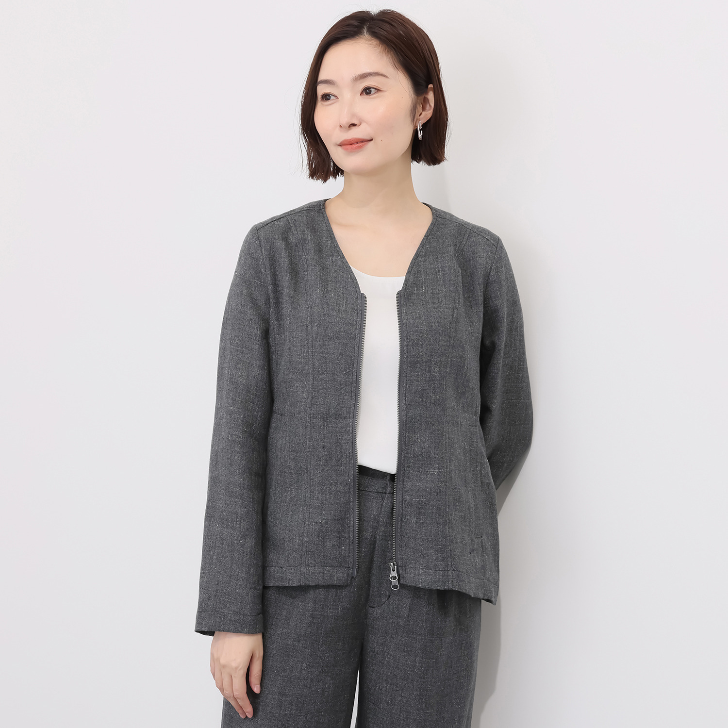 レア　ジェム 天然素材のマリアージュ フレンチリネンとウールで 大人の上質カジュアルを シャープにまとうブルゾン