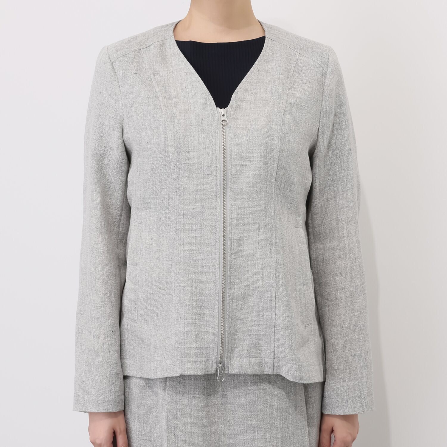 レア　ジェム 天然素材のマリアージュ フレンチリネンとウールで 大人の上質カジュアルを シャープにまとうブルゾン